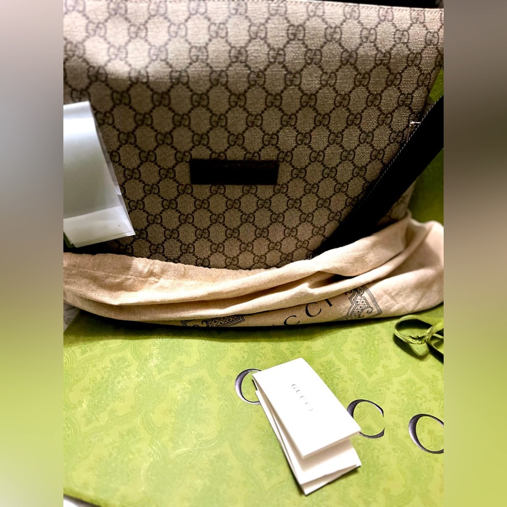 GG PLUS DIAPER BAG - NEVER BEEN USED.
Perfect condition